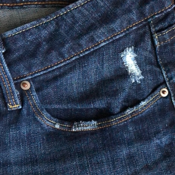 Dark blue Levi’s jeans. - Picture 7 of 8